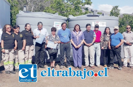 8 estanques en total fueron entregados a vecinos del Camino Internacional, beneficiando a los comités de Agua Potable Rural (APR) de Riecillo, Río Colorado y Los Espinos.