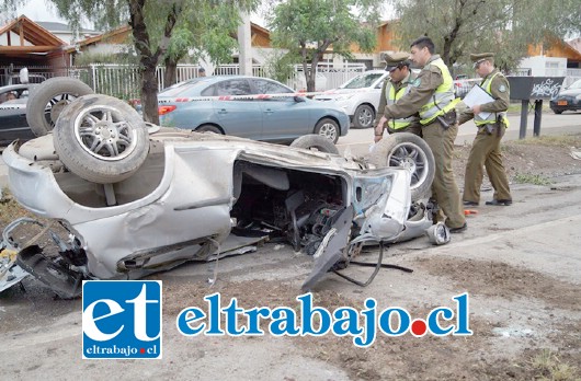 Tras el accidente, el vehículo quedó en posición invertida.