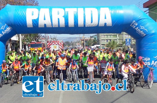 Más de 300 personas participaron de la cicletada ‘Pedalea Seguro’, organizada por el Departamento de Tránsito de la Municipalidad de Llay Llay.