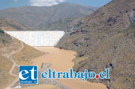 A la altura de la cota 1.276 del embalse Chacrillas, se encontró un sitio arqueológico con varios elementos que deberán ser periciados por especialistas de Monumentos Nacionales.