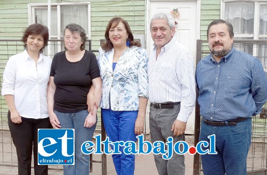 La directora del Servicio de Salud, Dra. Vilma Olave junto a la gobernadora de Los Andes, María Victoria Rodríguez, al alcalde de Rinconada de Los Andes, Pedro Caballería, y al Jefe Provincial de la Seremi de Salud, Mario Méndez, visitaron a usuarios que fueron intervenidos quirúrgicamente.