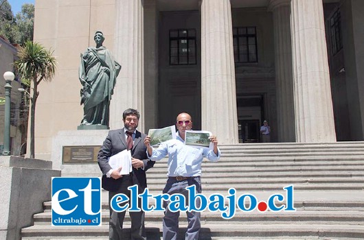 El empresario Luis Arancibia Cádiz junto al abogado Héctor Pérez, luego de interponer un recurso de protección en la Corte de Apelaciones de Valparaíso para detener los trabajos de Andes Cooper en el sector de Los Patos.