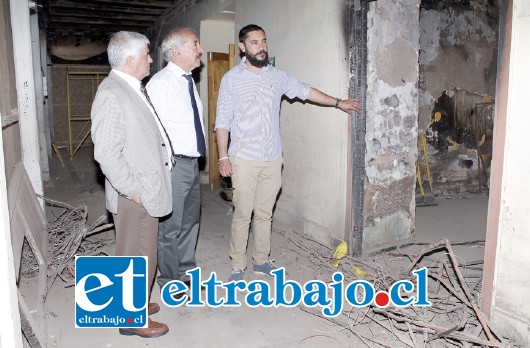 El alcalde Patricio Freire visitó las obras de reconstrucción que se llevan a cabo en las salas afectadas por el incendio de la Escuela Buen Pastor.