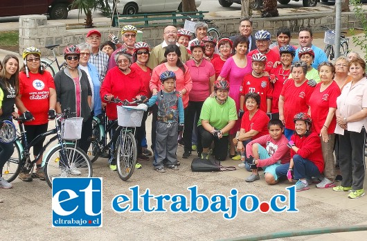 Autoridades del Servicio de Salud destacaron las novedosas iniciativas impulsadas por el municipio de San Esteban que buscan mejorar la salud física y establecer vínculos entre los vecinos de la comuna.