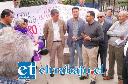 Trabajadores del Hospital San Francisco de Llay Llay junto a algunos vecinos y concejales de la comuna llegaron a entrevistarse con el Gobernador de San Felipe Eduardo León.