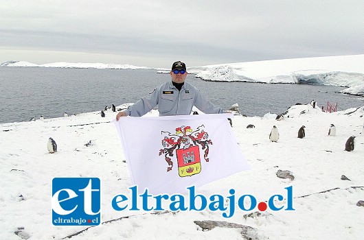 El sanfelipeño Jorge Canio Ortega, Sargento Segundo del Ejército, fue el encargado de hacer entrega del galvano otorgado por las autoridades locales.