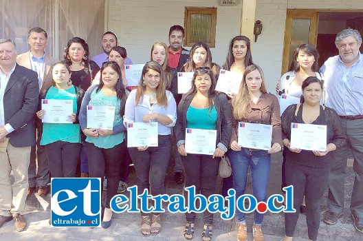 Estas son parte de las usuarias que se certificaron del programa de Fosis Yo Trabajo Jóvenes.