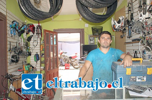 Los delincuentes habrían aprovechado el gran movimiento de gente que asistió a la chaya para robar una bicicleta y una horquilla desde el local comercial del Mercado Dolores Otero.