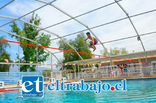 El domingo 14 se realizará una exhibición de ‘waterline’ en la piscina semiolímpica del estadio fiscal entre las 09:30 y las 14:30 horas.El domingo 14 se realizará una exhibición de ‘waterline’ en la piscina semiolímpica del estadio fiscal entre las 09:30 y las 14:30 horas.