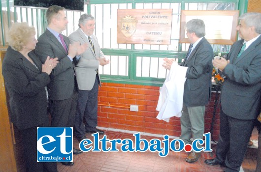 Junto a diversas autoridades y familiares del conocido exdirector, se oficializó el cambio de nombre del Liceo Chagres a Liceo Polivalente Fernando Silva Castellón durante la ceremonia de inicio del año escolar.