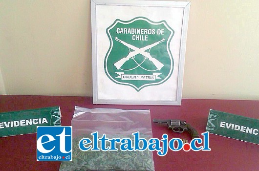 Carabineros incautó el revólver calibre 38 con municiones y 276 gramos de marihuana elaborada.