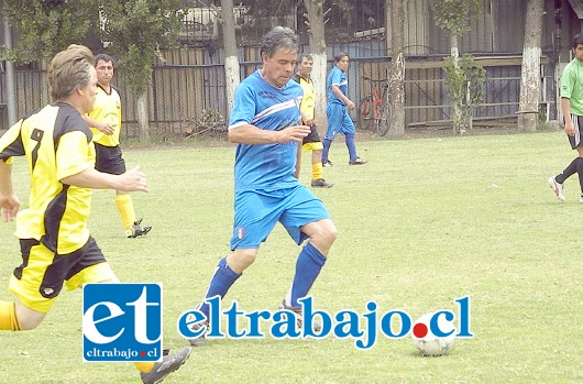 El torneo para jugadores mayores de 55 años de la Liga Vecinal, culminará este viernes.