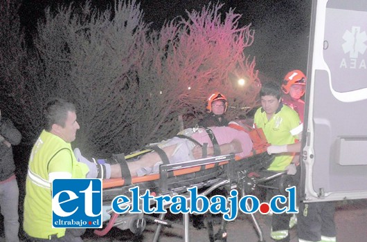 Tras el accidente, Eduardo Gutiérrez Figueroa resultó con una pierna fracturada, siendo atendido en la Unidad de Traumatología del Hospital San Juan de Dios de Los Andes.