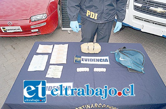 La Brigada Antinarcóticos de la PDI de Los Andes efectuó el decomiso de la droga consistente en pasta base y clorhidrato de cocaína que sería comercializada por un traficante domiciliado en la villa 250 Años de San Felipe.