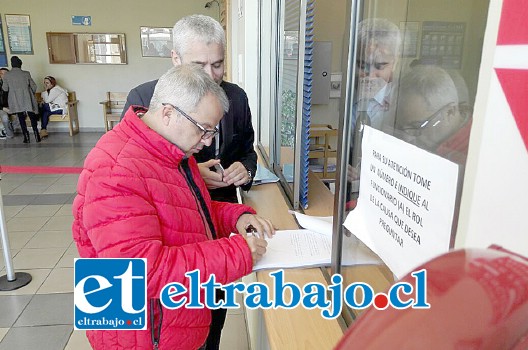 BOMBEROS ESTAFADOS.- Ayer martes fue interpuesta en el Tribunal de Garantía de San Felipe, una querella por el delito de Estafa Reiterada en contra de la excontadora de Bomberos de San Felipe, Patricia Zapata Rodríguez, quien presuntamente habría cobrado doce cheques que no eran de su propiedad, sino más bien de proveedores de la institución.