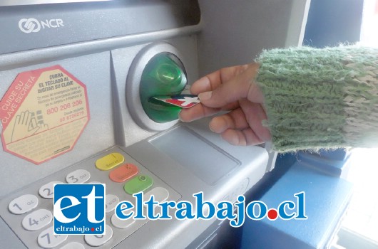 Los cajeros automáticos de los supermercados estarían siendo manipulados para clonar tarjetas bancarias en San Felipe.