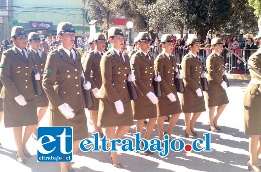 Contingente femenino Institución Policial Uniformada.