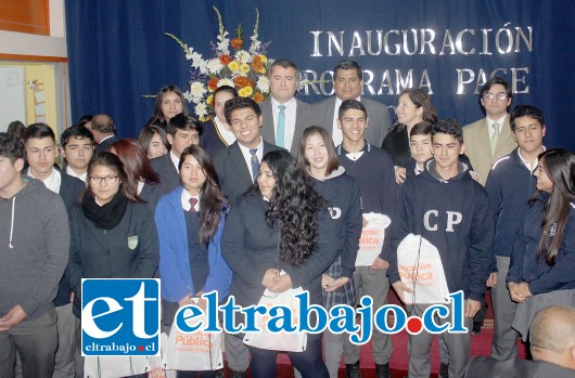 En dependencias del Liceo Darío Salas, el gobernador Eduardo León junto a alcalde Claudio Zurita, inauguró de manera biprovincial del Programa PACE.