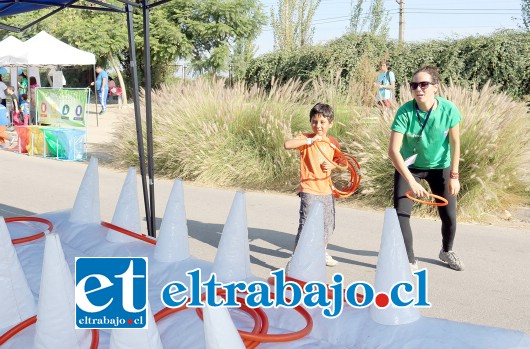 El evento ofreció diversas actividades deportivas a los niños y adultos del sector.