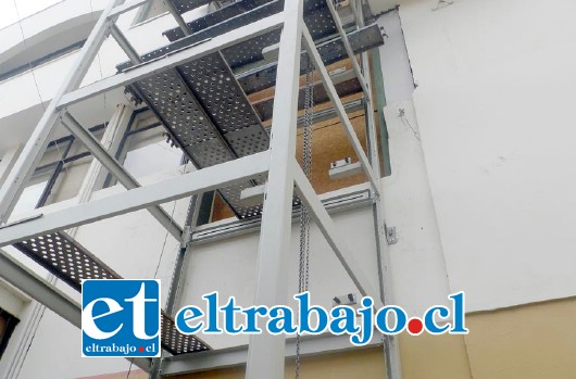 El ascensor del edificio municipal, se estima que entrará en funcionamiento a fines de este mes.