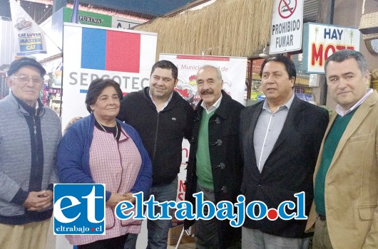 Autoridades locales junto al Director Regional de Sercotec, Víctor Hugo Fernández, anunciaron inicio de postulaciones a programas 2016.