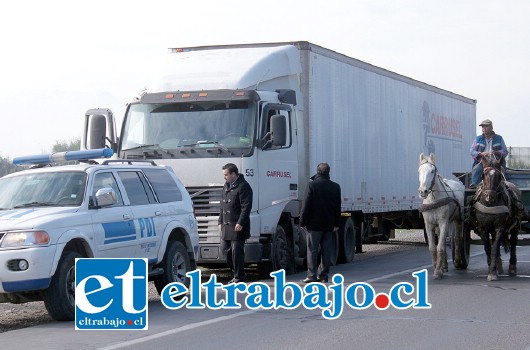 CAMIÓN ABANDONADO.- El camión apareció abandonado la mañana del viernes en la ruta 60, sector Tierras Blancas. El conductor no resultó herido.