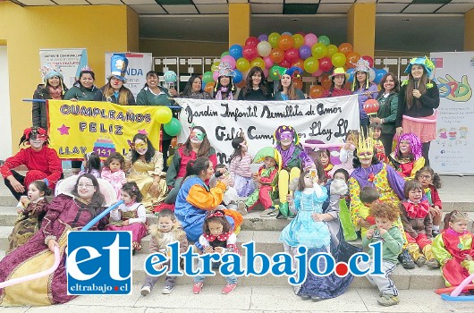 El carnaval convocó a diversos jardines infantiles, escuelas de lenguaje y colegios de Llay Llay en el marco del aniversario número 141 de la comuna.