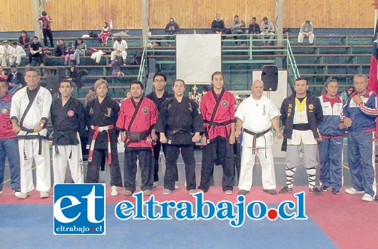 El torneo comprendió, formas chinas japonesas, exhibiciones de armas orientales, combates de Karate al punto, de contacto y Kick Boxing.