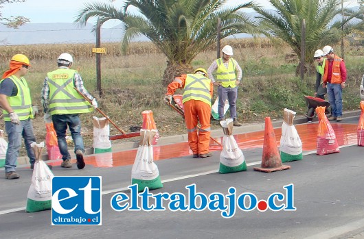 El proyecto piloto contempla un paso peatonal inteligente que iluminará la calzada cuando se pare en frente un peatón, dando mayor visibilidad al automovilista.