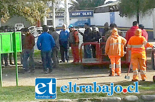 En detención ciudadana se logró reducir a uno de estos sujetos que tras obtener su libertad volvió a delinquir, siendo entregado a Carabineros. (Foto:@RadioAconcagua).