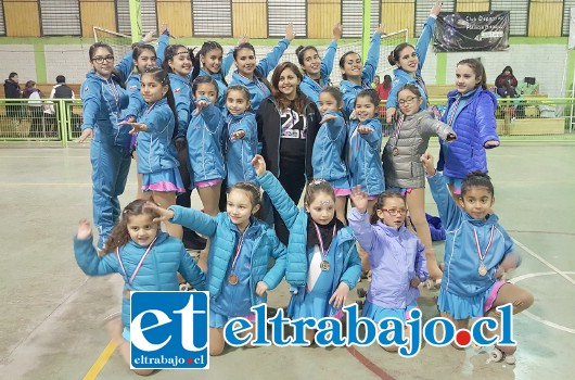 SIEMPRE BRILLANDO.- Ellas son las flamantes estrellas del patinaje aconcagüino, quienes ya se han ganado más que un nombre de nuestro país.