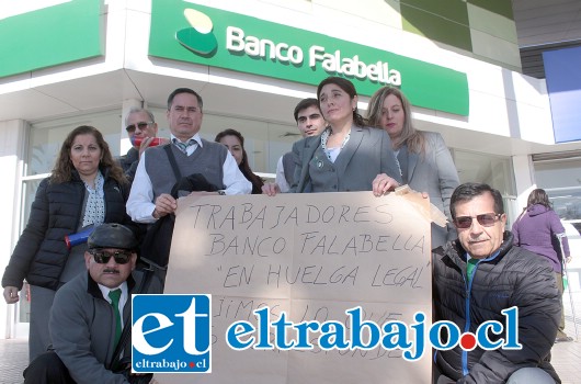 PARO NACIONAL.- Son casi 1.000 los empleados de Banco Falabella los que están en huelga desde el pasado viernes 24 de junio.