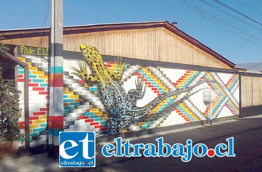 ES GIGANTESCA.- Esta colorida y gigantesca lagartija es parte del proyecto Murales para mi barrio, tu barrio.