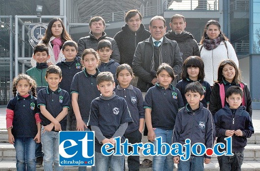 FUTUROS AGENTES.- Ellos están acá en el cuartel general de la PDI, en Santiago.