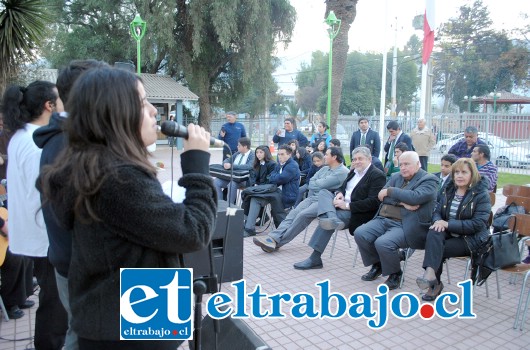 En esta oportunidad, participaron solistas y grupos, entre ellos alumnos del taller de música, Camilo Parada, Los Arkaikos, y el conjunto Llaytemu, todos ellos entregando lo mejor de sí en esta presentación artística.