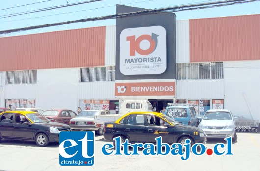 La dupla delictiva robó las especies desde un camión del Supermercado Mayorista 10 ubicado en calle Santo Domingo 111 en San Felipe, siendo reducidos por los guardias de seguridad.