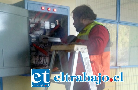 Félix Sánchez, ingeniero eléctrico y encargado del plan de mejoramiento integral de las escuelas municipales de la comuna.