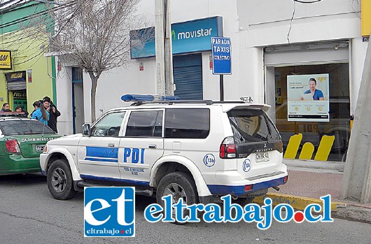 Inicialmente concurrió personal de Carabineros y luego detectives de la Brigada de Robos de la PDI, quienes quedaron a cargo de las diligencias investigativas.