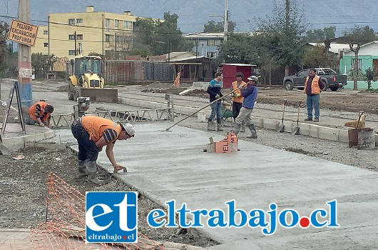 La iniciativa, comprende el mejoramiento de la arteria, entre Diego de Almagro y Costanera poniente, en una extensión de 420 metros lineales pavimentados efectivamente.