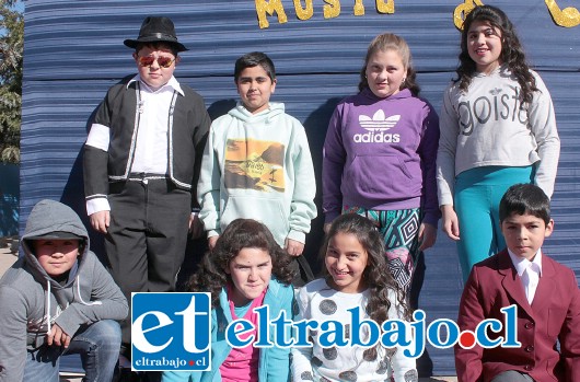 PEQUEÑOS ARTISTAS.- Ellos son Javiera Muñoz, Valentina Villanueva, Morelia Fernández, Francheska Parra, Francisco Cortez, Bairon González y Dhylan Ortiz.