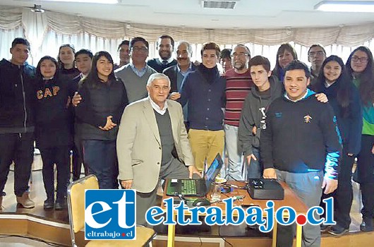 Integrantes de este organismo representativo de la infancia y la adolescencia de la comuna sostuvieron la primera reunión del año con el Alcalde Patricio Freire y los concejales, quienes los felicitaron por la labor que están desarrollando.