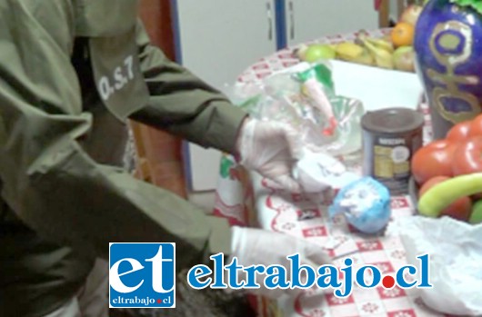 Carabineros incauta gran cantidad de pasta base de cocaína desde varios domicilios allanados en la Villa 250 Años de San Felipe.