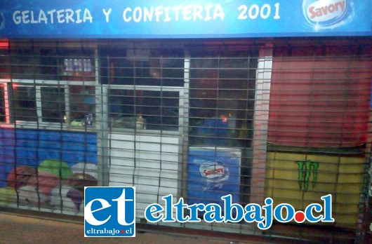 La Gelatería y Confitería 2001 se ubica en calle Merced a un costado del céntrico Caracol Los Portales de San Felipe, la oportuna intervención de carabineros permitió frustrar el robo de especies, logrando la detención del delincuente.