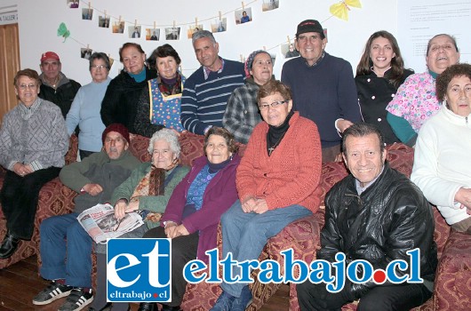 IMPARABLES.- Ellos son parte de los adultos mayores que desde el mes de junio están haciendo un curso de repostería en el Centro Diurno del Adulto Mayor del la Municipalidad de San Felipe, ubicado en Maipú con Chacabuco.