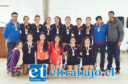 U14.- Ellas son nuestras valientes jugadoras del Liceo Bicentenario Cordillera.