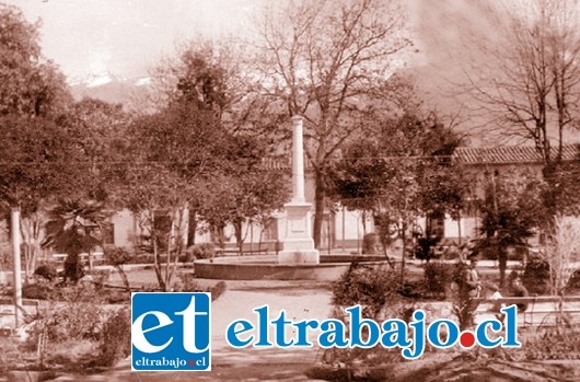 Así lucía la Plaza de Putaendo con el busto de Arturo Prat en el centro, allá por la década de 1930.