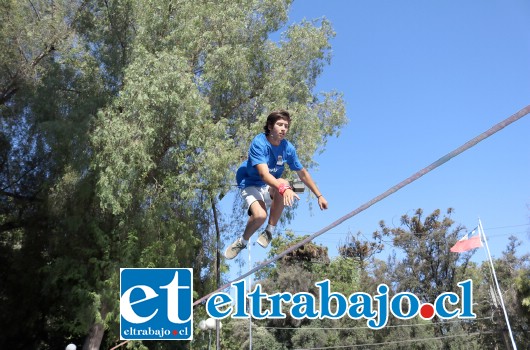 SLACKLINE.- Se realizará en El Gimnasio Samuel Tapia Guerrero, los días viernes 16:00 a 18:00 horas, dirigido a niños y jóvenes a partir de los 12 años.