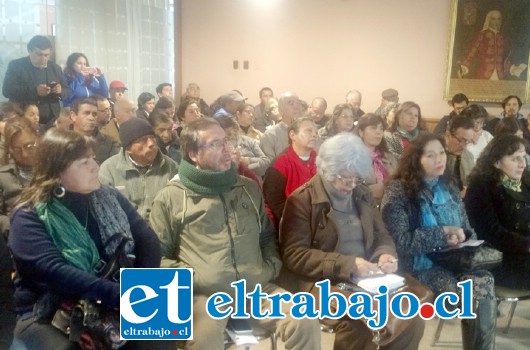 Encuentro organizado por la cartera de vivienda y el municipio sanfelipeño contó con gran presencia de vecinos y dirigentes vecinales.