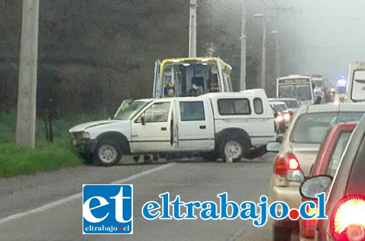 Microbús con personal de faena agrícola, sufrió problemas en su sistema de frenos, impactando a tres vehículos menores y dejando como saldo 4 heridos de carácter leve.