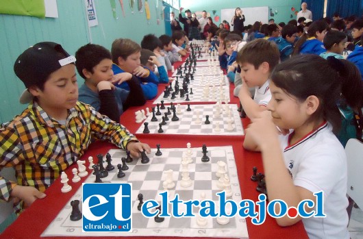 EFERVESCENCIA.- Como nunca antes, más de un centenar de niños de las escuelas municipalizadas de San Felipe se dieron cita en la Escuela José de San Martín para pelear nuestra copa.